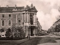 Moderna galerija (raskrižje Zrinjevac, Strossmayerov trg, Hebrangova) 1910. godine  1882. - kuća/palača Ljudevita baruna Vraniczany-Dobrinovića (danas Moderna galerija).